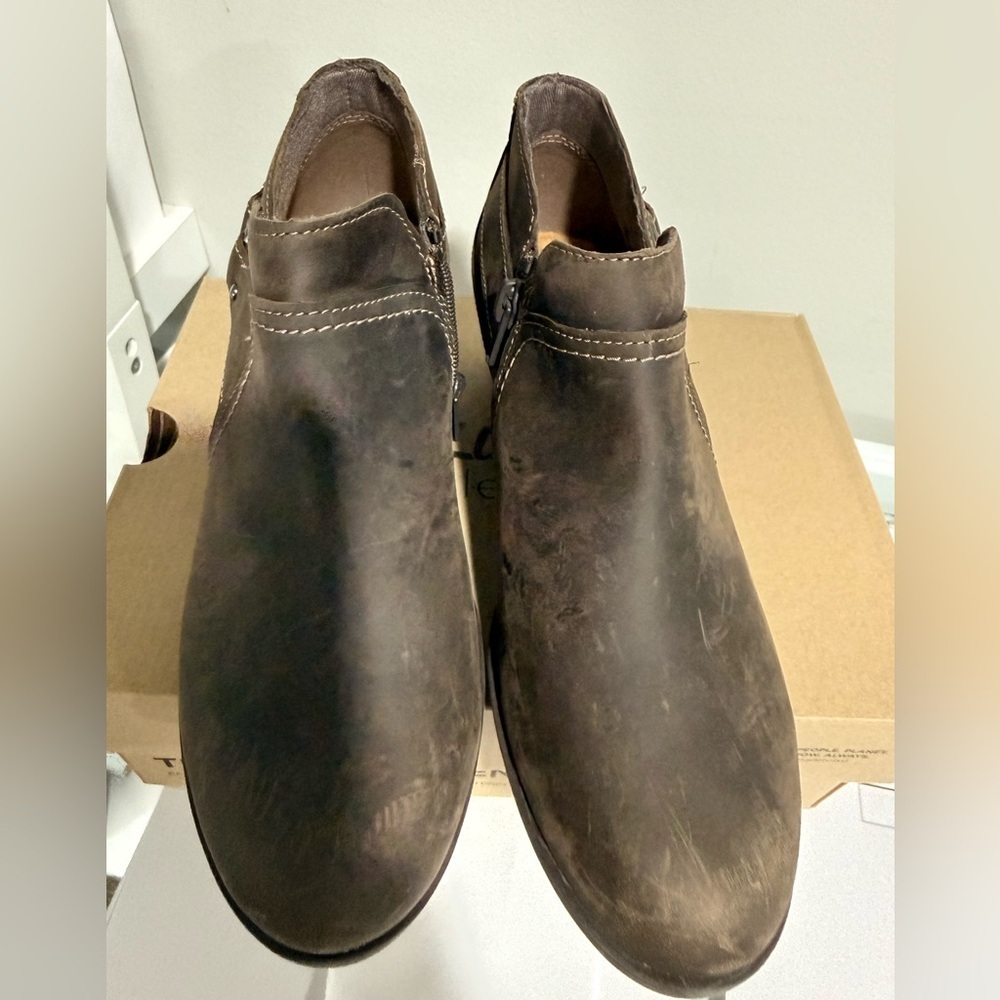New nib Clark’s brown ankle booties sz 7 oiled leather - Picture 6 of 7